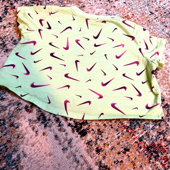 Nike Other - Girls Nike Cropped shirt